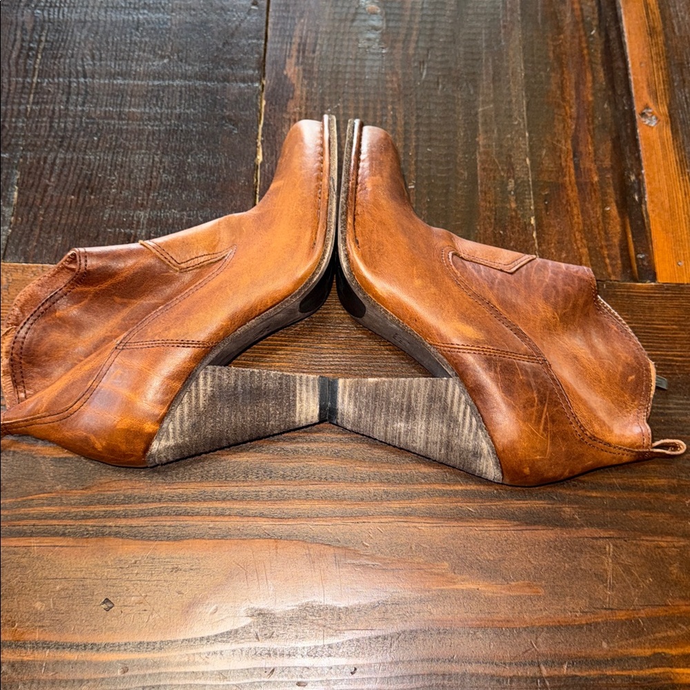 Frye Women’s Booties w/Heal - Picture 3 of 9